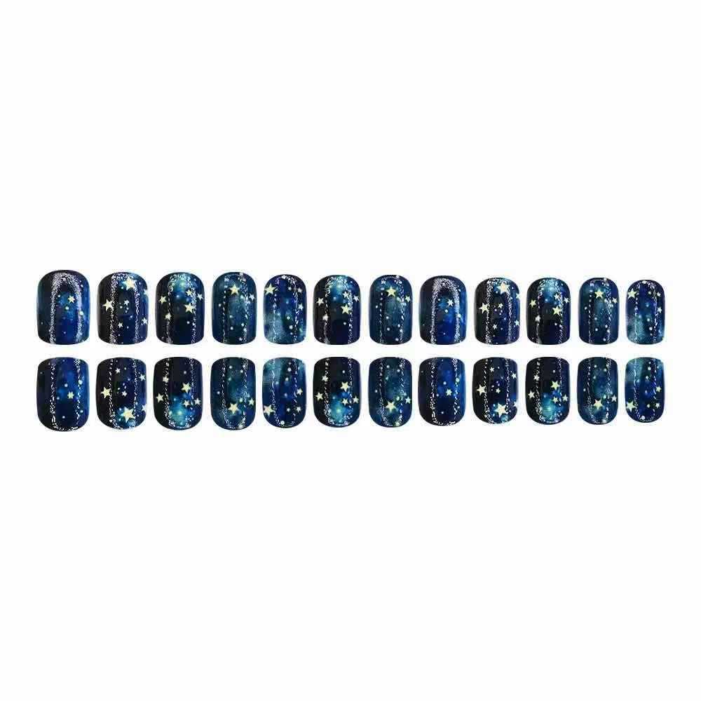 Kunstnagelset mit funkelnden Sternen und kosmischen Motiven Karnz