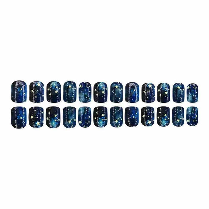 Kunstnagelset mit funkelnden Sternen und kosmischen Motiven Karnz