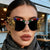 Damen extravagante Glamour-Sonnenbrille mit kunstvollen Verzierungen Karnz