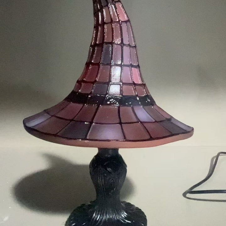 Dekorative Tischlampe im Hexenhut-Design Karnz
