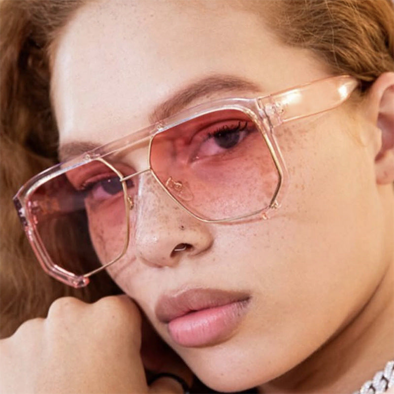 Damen modische Oversized-Sonnenbrille mit eleganter, facettierter Rahmenkonstruktion Karnz