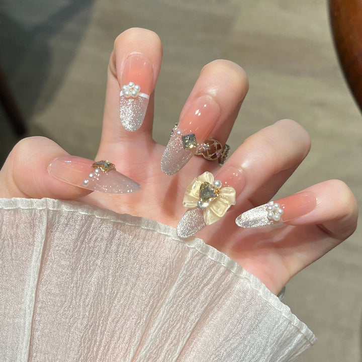 Glamouröse mit Rhinestones verzierte Nagelkunstverlängerungen Karnz