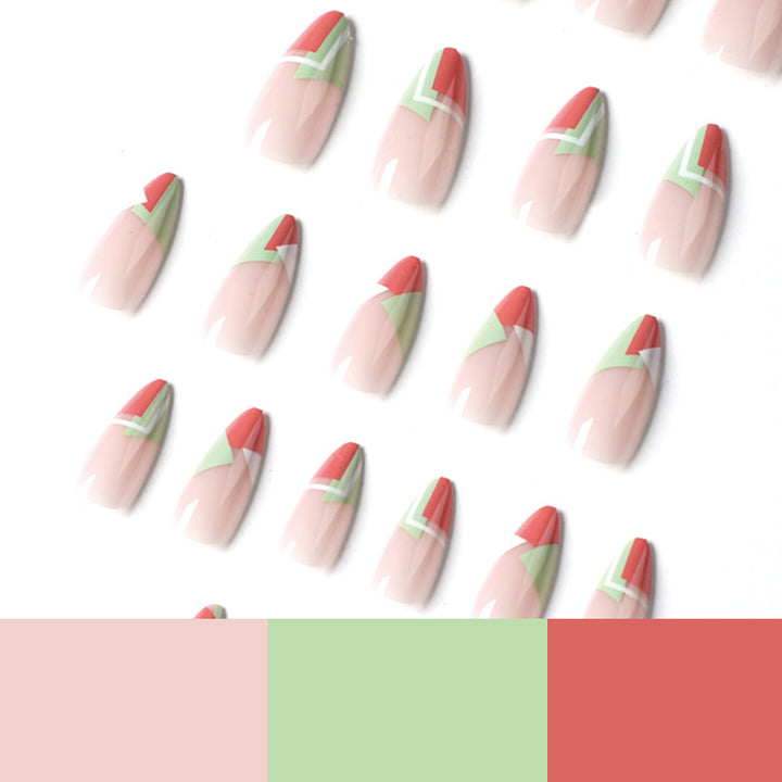 Kunstvolle Nailart im trendigen Design Karnz