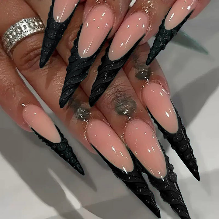 Glamouröse Stiletto-Nagelerweiterungen Karnz
