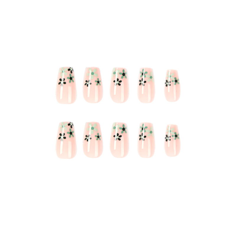Kunstvolle Nagelverlängerungen mit Floralem Design Karnz