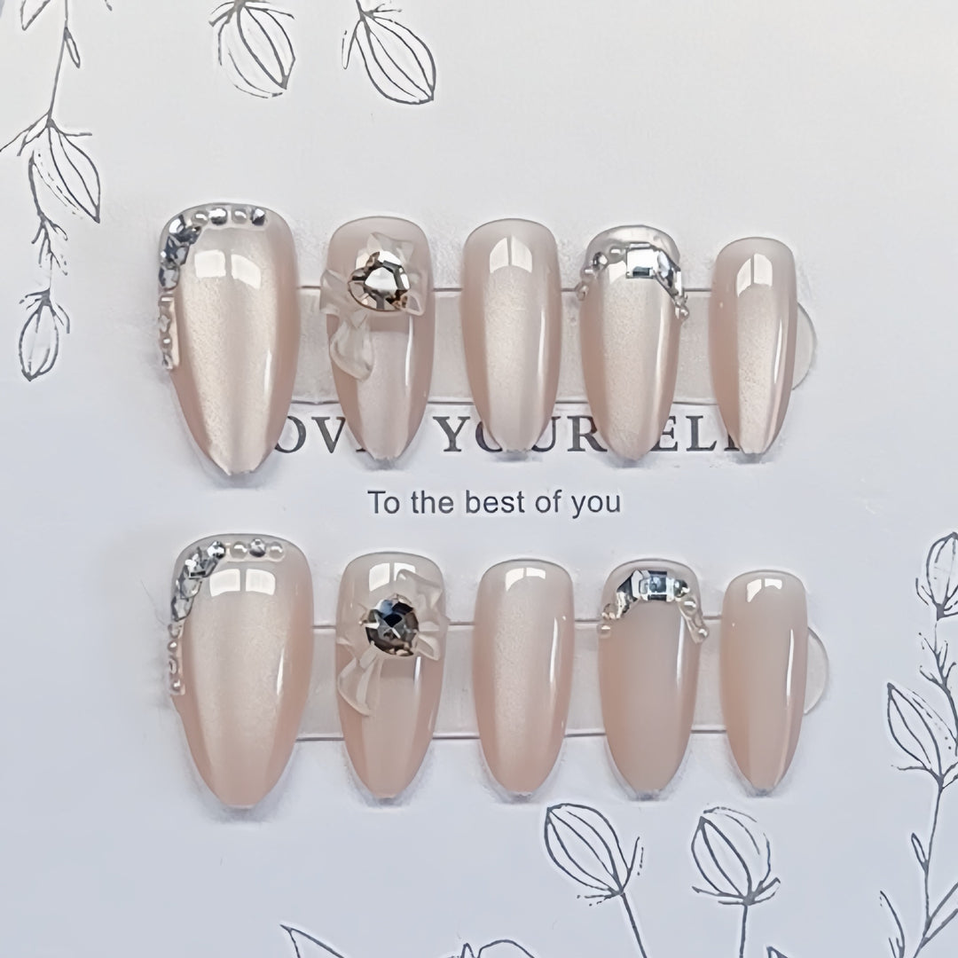 Elegantes Press-On Nagelkunst-Set Karnz