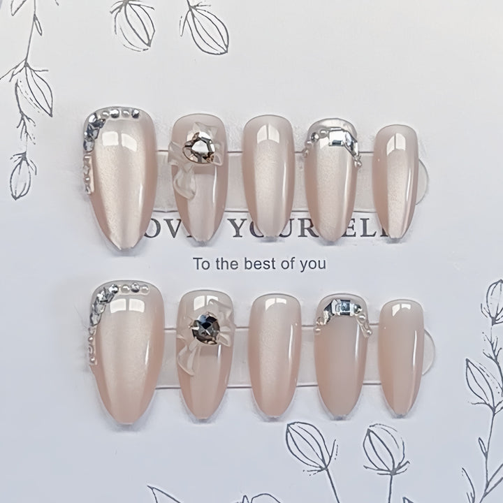 Elegantes Press-On Nagelkunst-Set Karnz