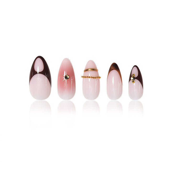 Glamouröse dekorative Press-on-Nagelkunst Karnz