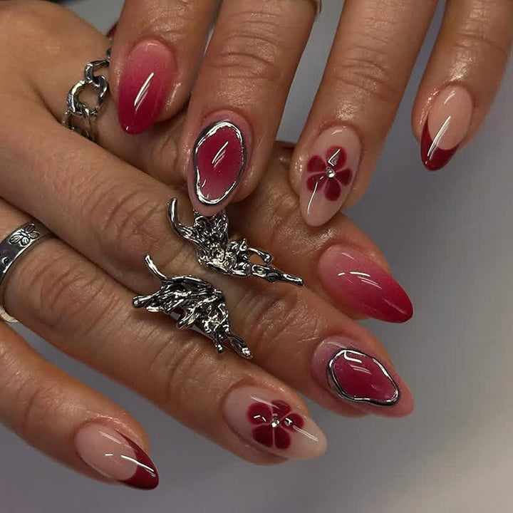 Kunstnagelset mit eleganten Blüten- und Ombre-Akzenten Karnz