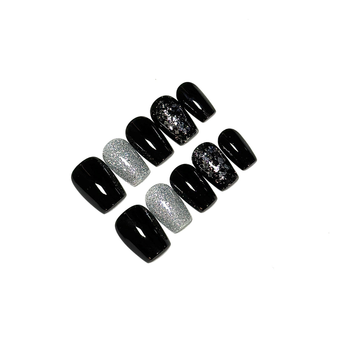 Elegantes Press-On-Nagelkunst-Set mit Glitterakzenten