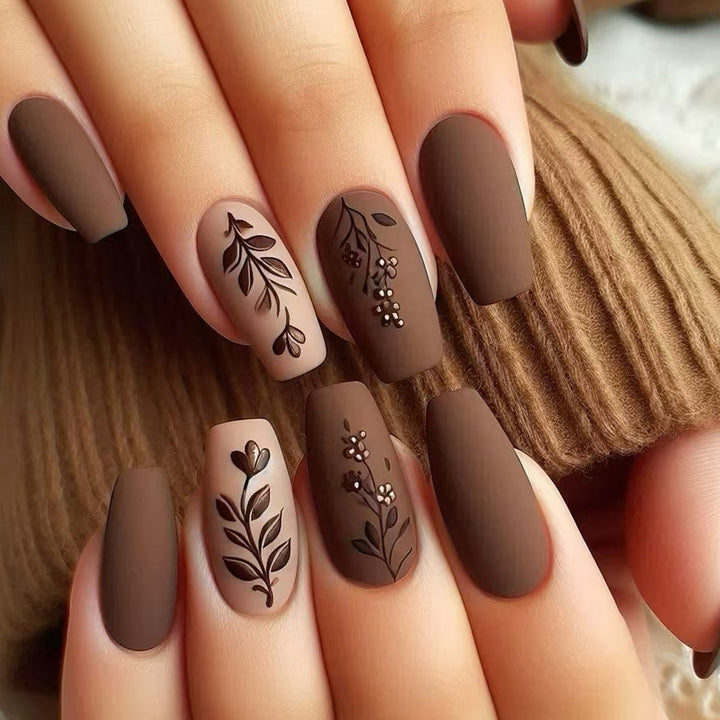 Elegante florale matte Press-On Nägel Karnz