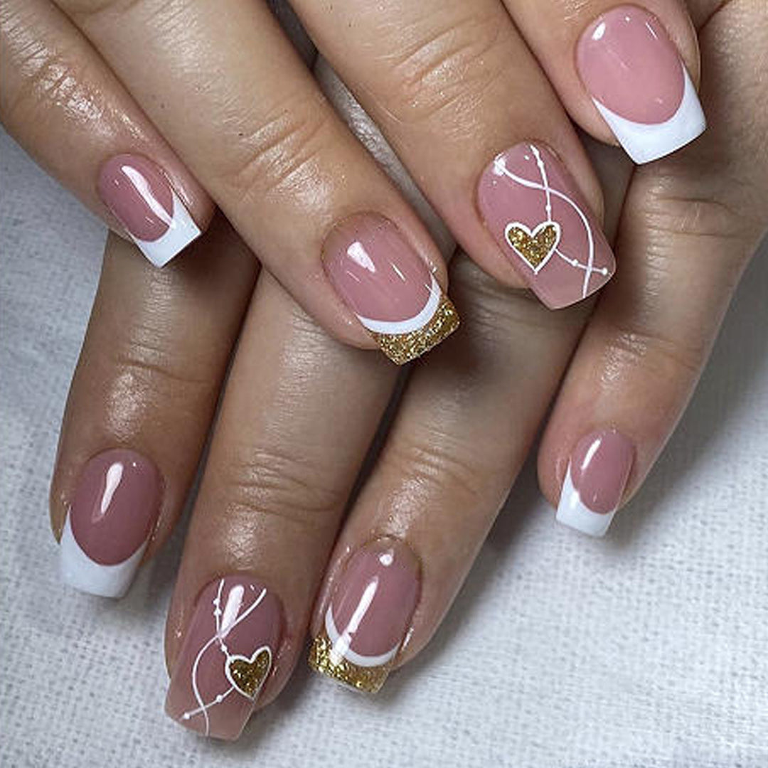 Elegante herzförmige Acryl-Nagelkunst Karnz