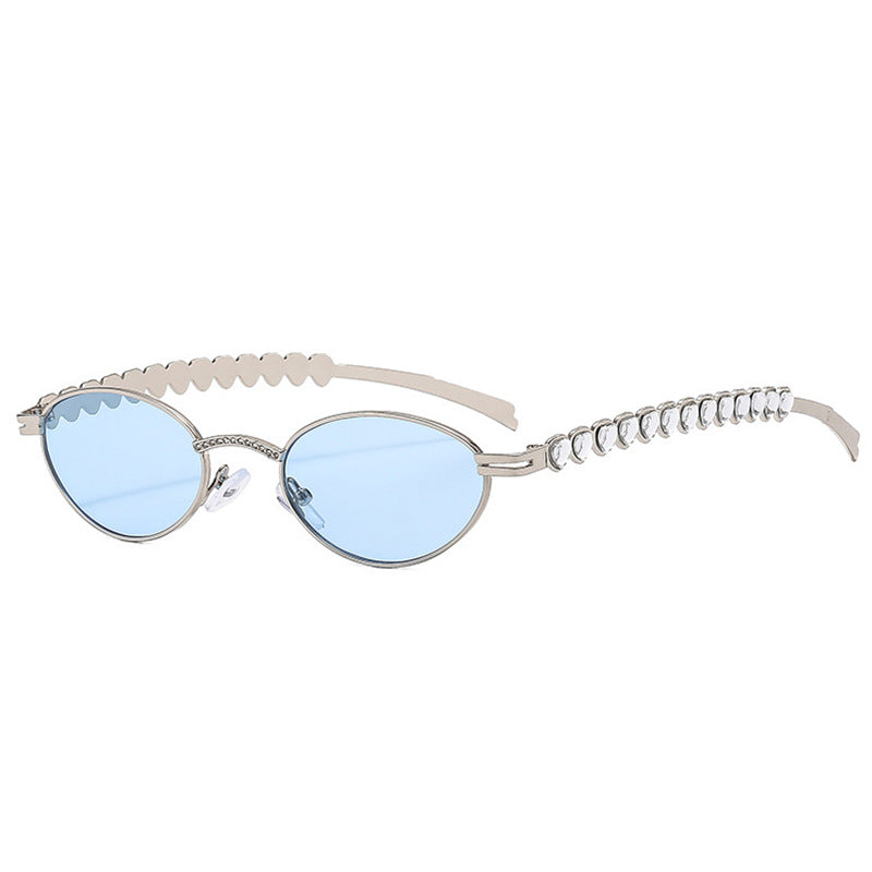 Damen modische Sonnenbrille mit dekorativem Rahmen und stilvollen Akzenten Karnz