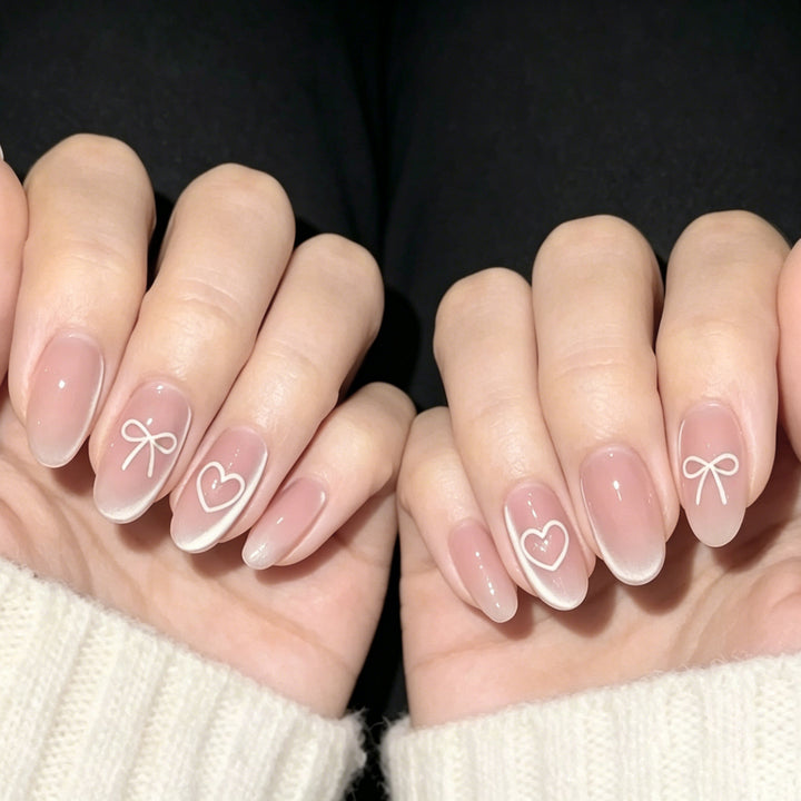 Elegante Herz- und Schleifen-Nagelkunst Karnz