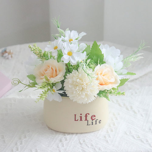Dekorative Blumenarrangement für Tischdekoration