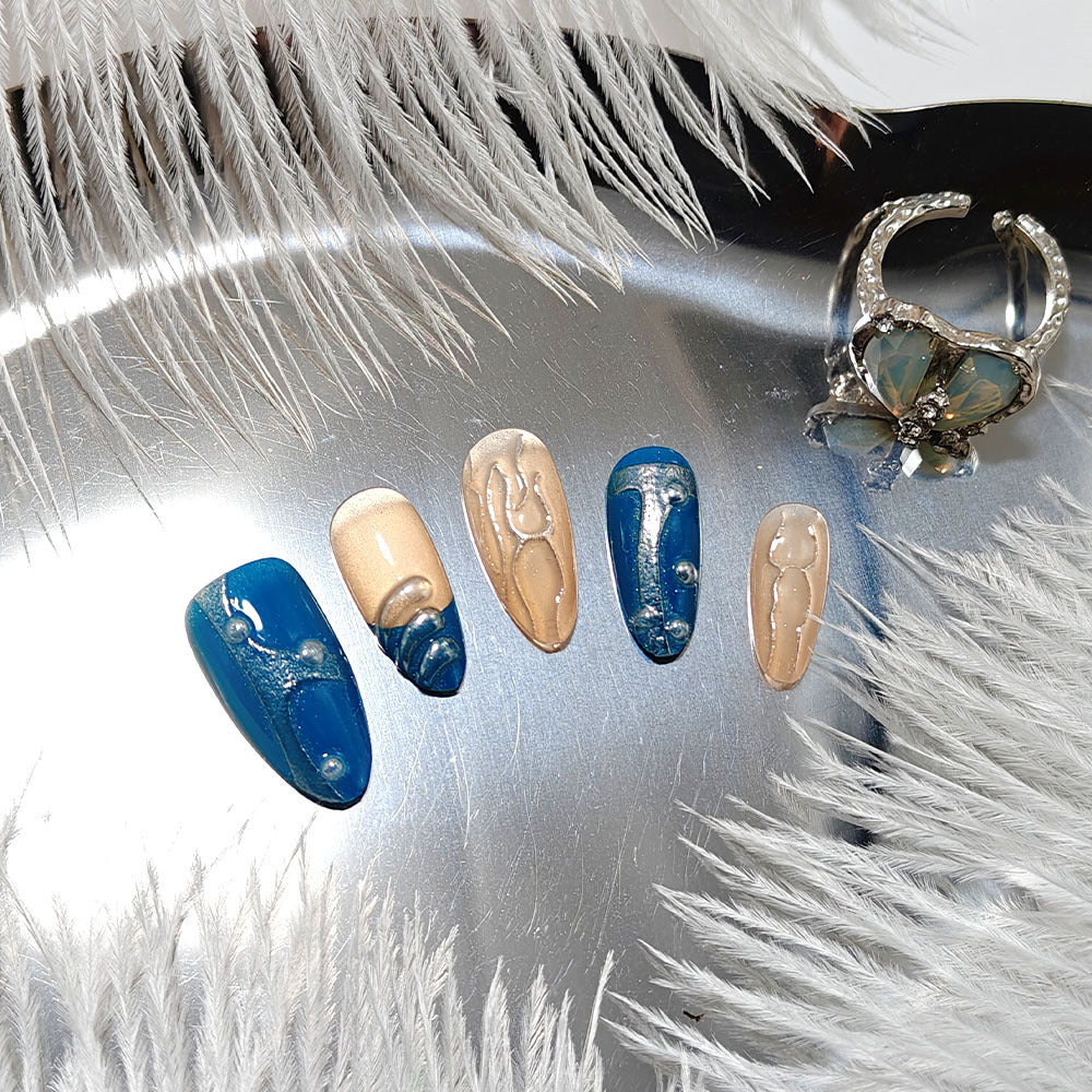 Kunstnägel mit Luxuriösem Wellen-Design Karnz