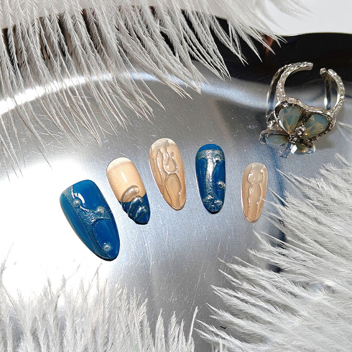 Kunstnägel mit Luxuriösem Wellen-Design Karnz