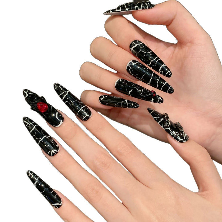 Künstlerisches Druck-Nagelset mit modernem schwarzem Marmor-Design