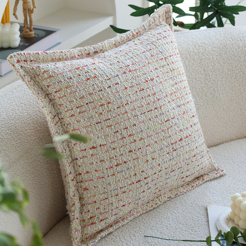 Quadratischer Bouclé-Kissenbezug im Tweedstil mit dezentem Multicolor‑Tufting Karnz
