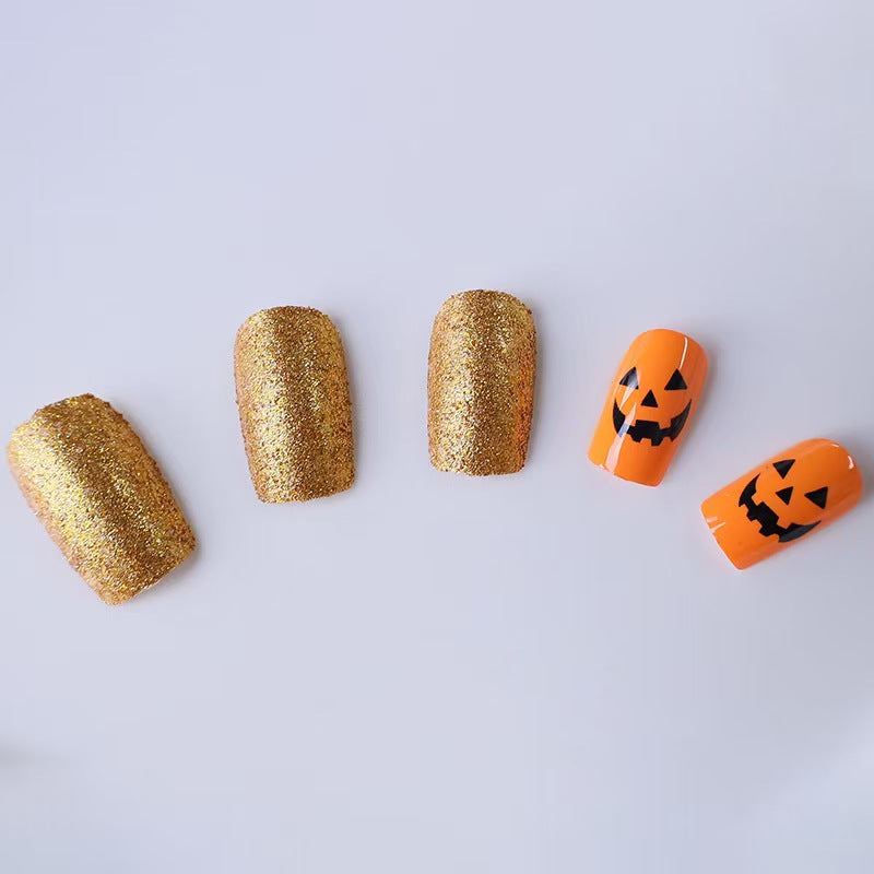 Kunstnagelset mit Halloween-Motiv Karnz