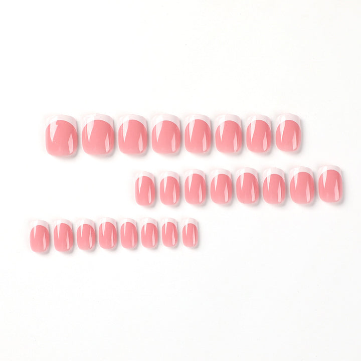 Elegante Nagelkunst mit French Tip Design Karnz