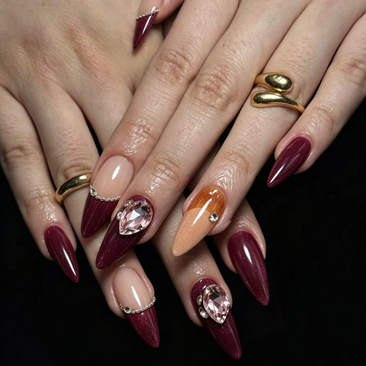 Kunstvolle Nagelspitzen Karnz