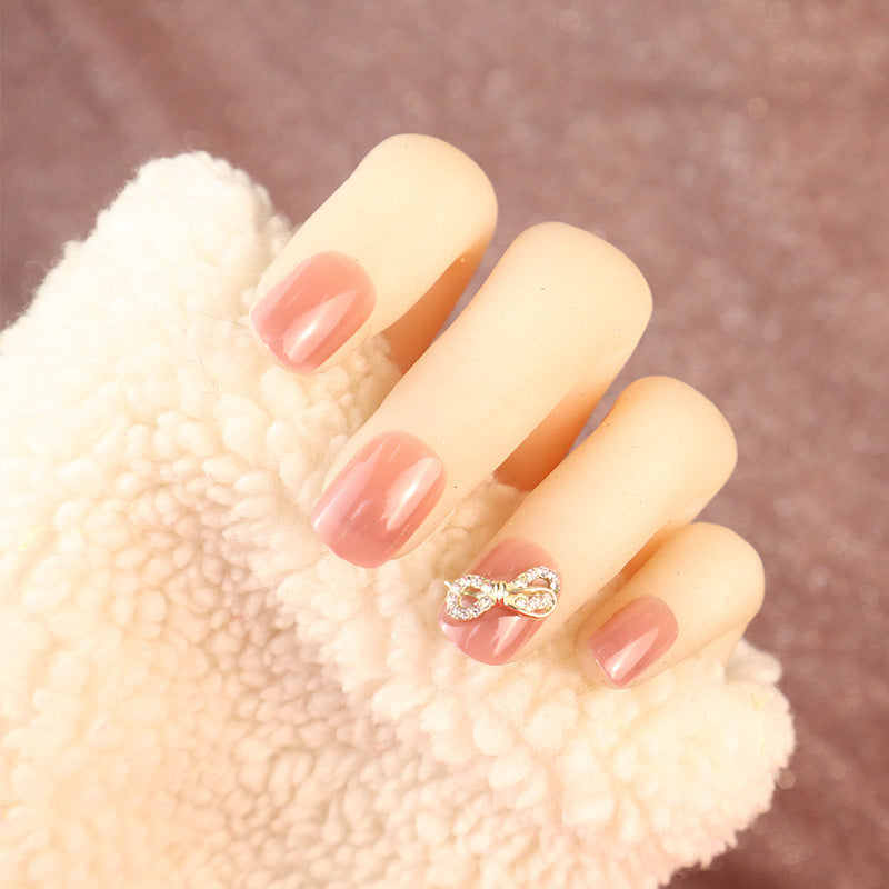 Elegantes Press-On Nagelset mit Strassbogen