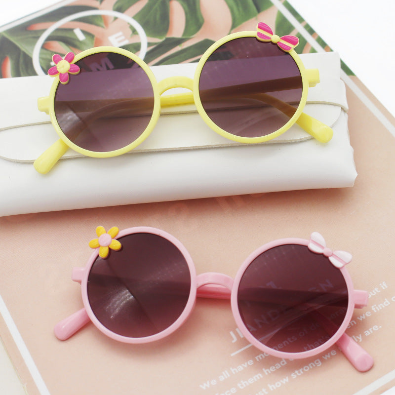 Damen Sonnenbrille mit verspielten Blumenakzenten Karnz