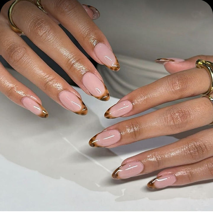 Stylisches Press-On-Nagelset mit schimmerndem Finish Karnz