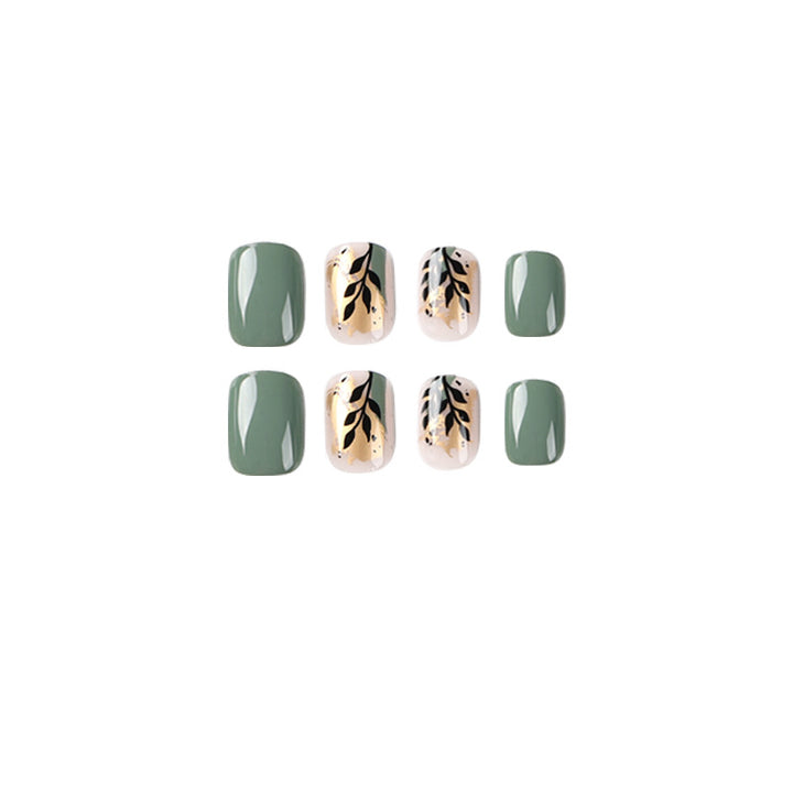 Kunstvolle Nagelverlängerungen mit elegantem Blattdesign Karnz