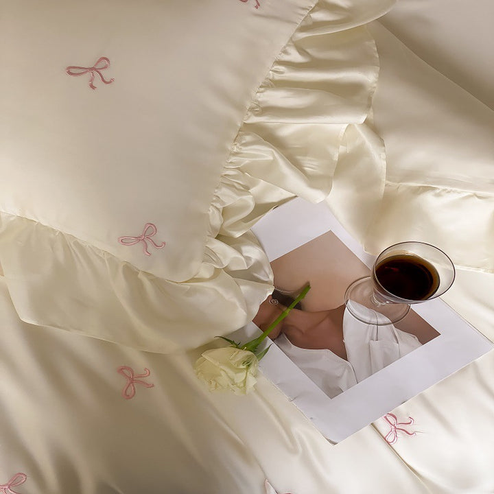 Satin-Feel Besticktes Schleifen-Rüschende Bettdeckenbezug-Set mit Kissenbezügen