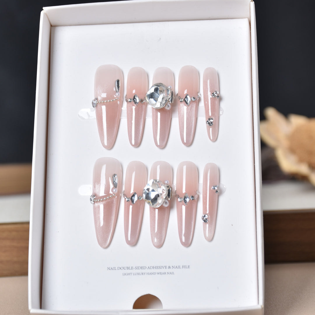 Luxuriöse glitzernde Stiletto-Nagelverlängerungen Karnz