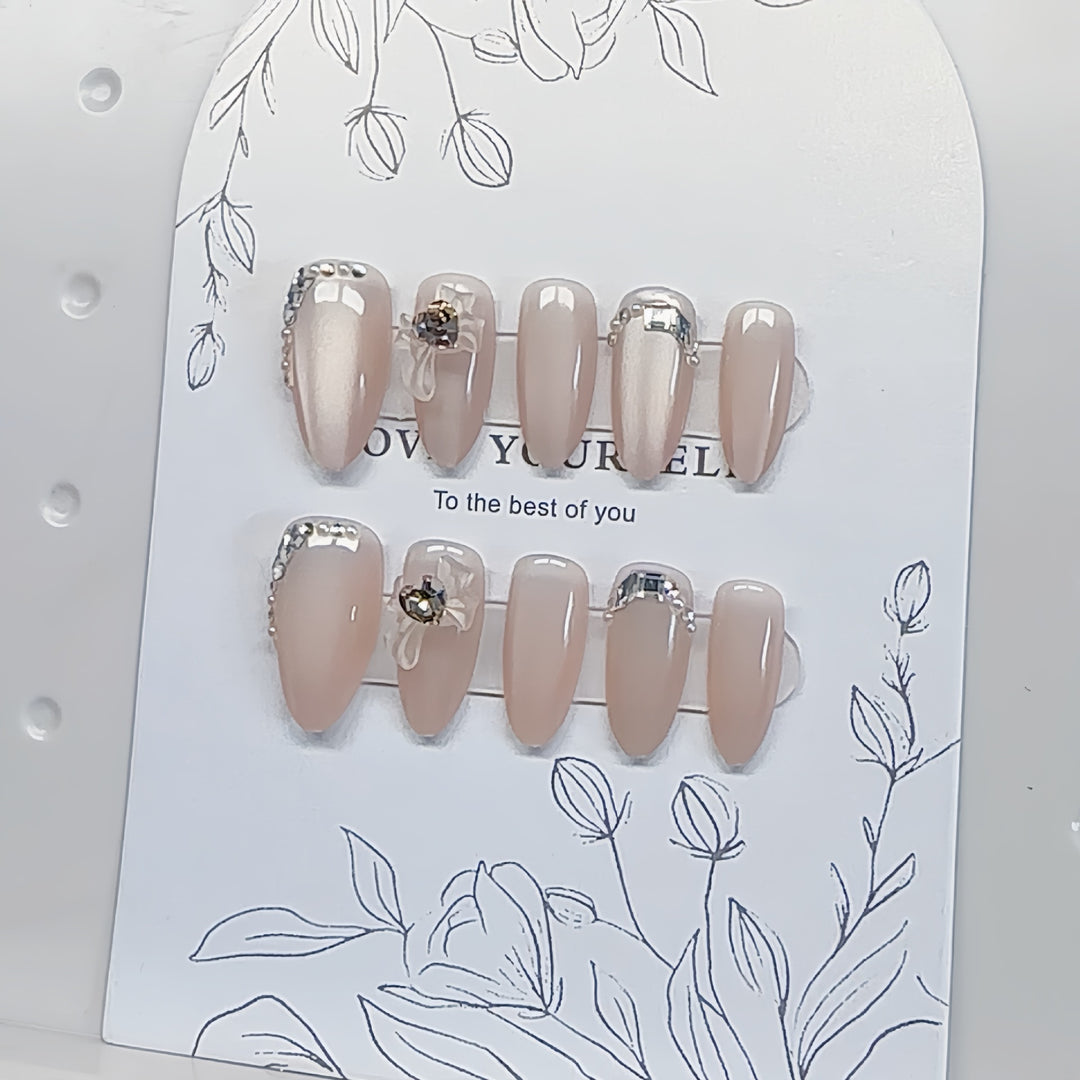Elegantes Press-On Nagelkunst-Set Karnz