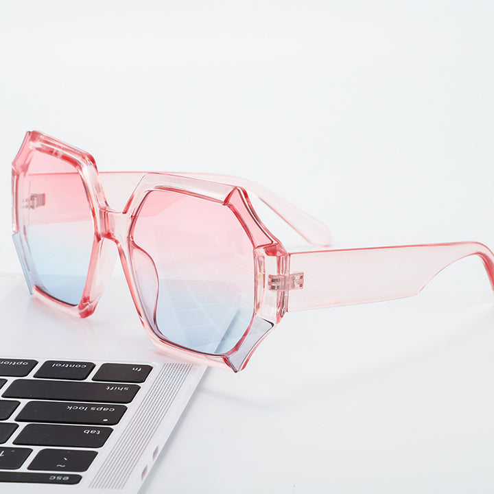 Damen modische Sonnenbrille mit facettiertem Rahmen Karnz