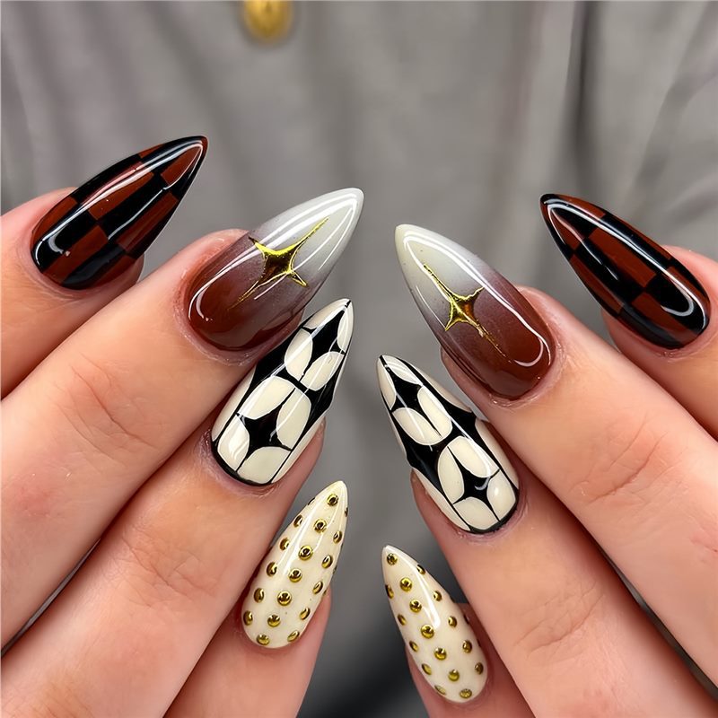 Stilvolle Stiletto Press-On Nägel mit eleganten Mustern Karnz