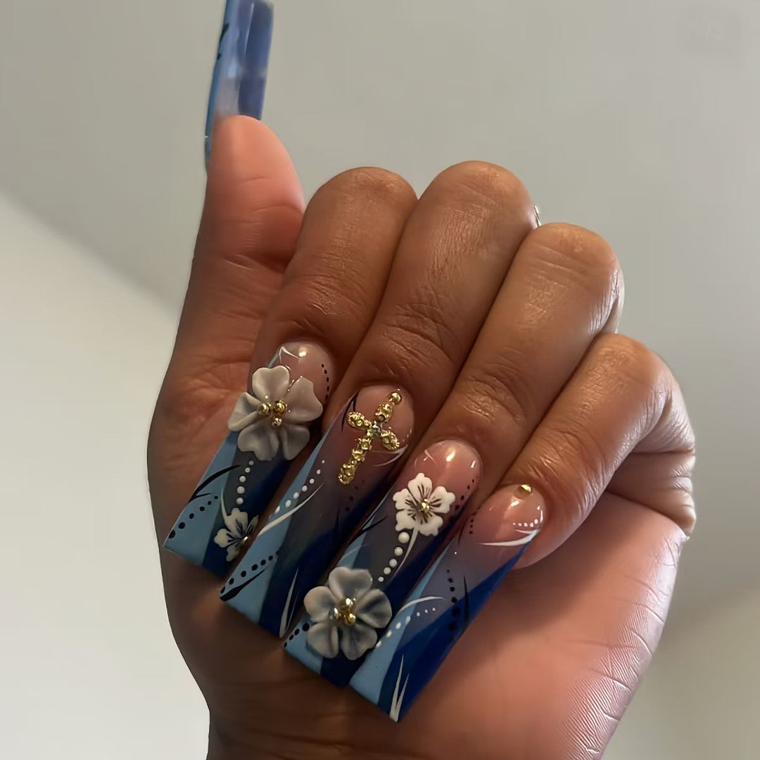 Künstlerische Nagelkunst Karnz