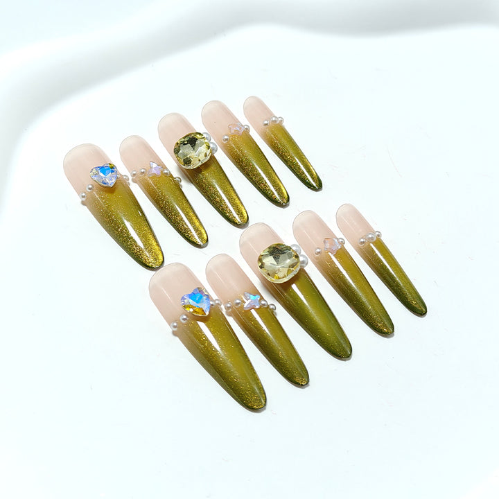 Kunstnägel mit Elegantem Ombre-Effekt und Glitzerakzenten Karnz