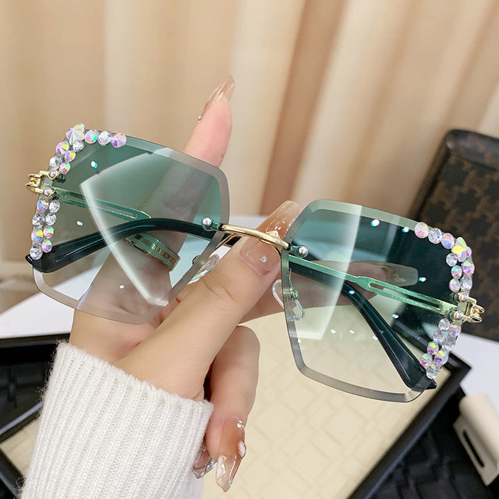 Damen Sonnenbrille mit extravagantem Strassrahmen Karnz