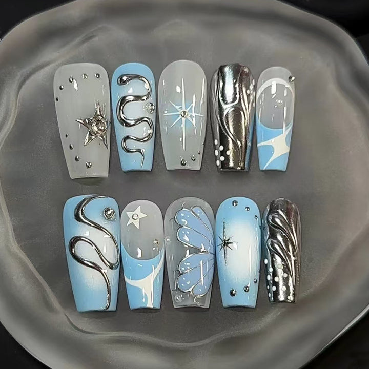 Künstlerisches Press-On Nagelset mit geometrischen Mustern