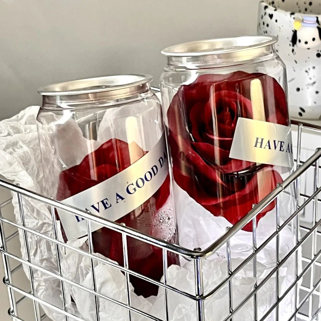 Dekorative Rosen In Glasbehälter Karnz