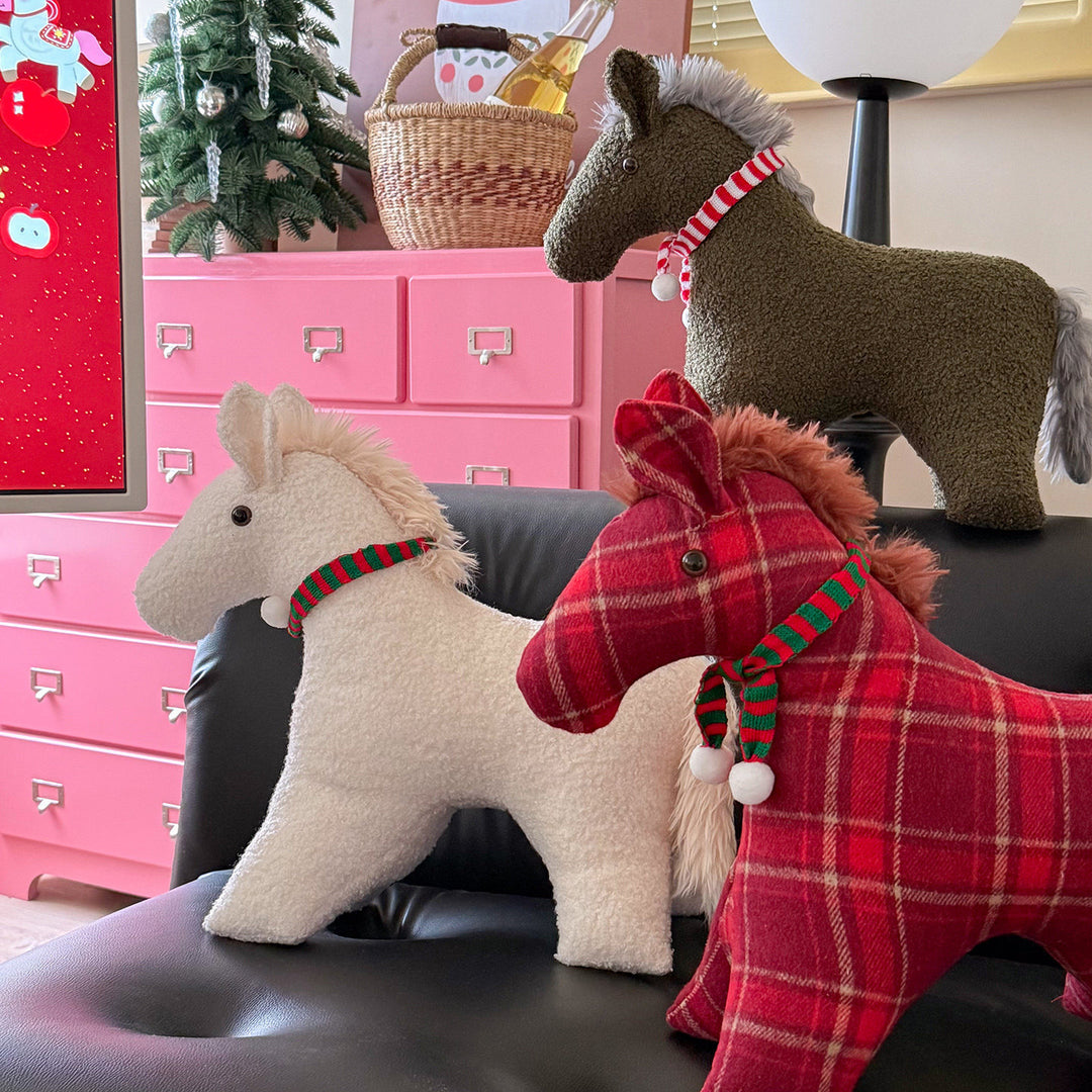Dekoratives Kuschelpferd aus Teddy-Fleece als Deko- und Spielkissen