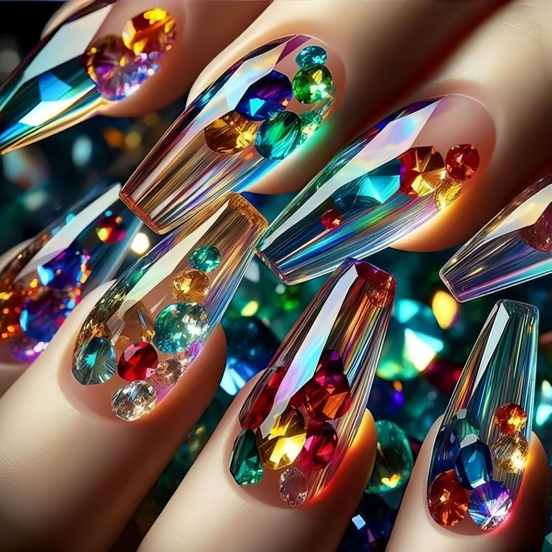 Kunstvolle Nagelverzierungen mit 3D-Motiven Karnz
