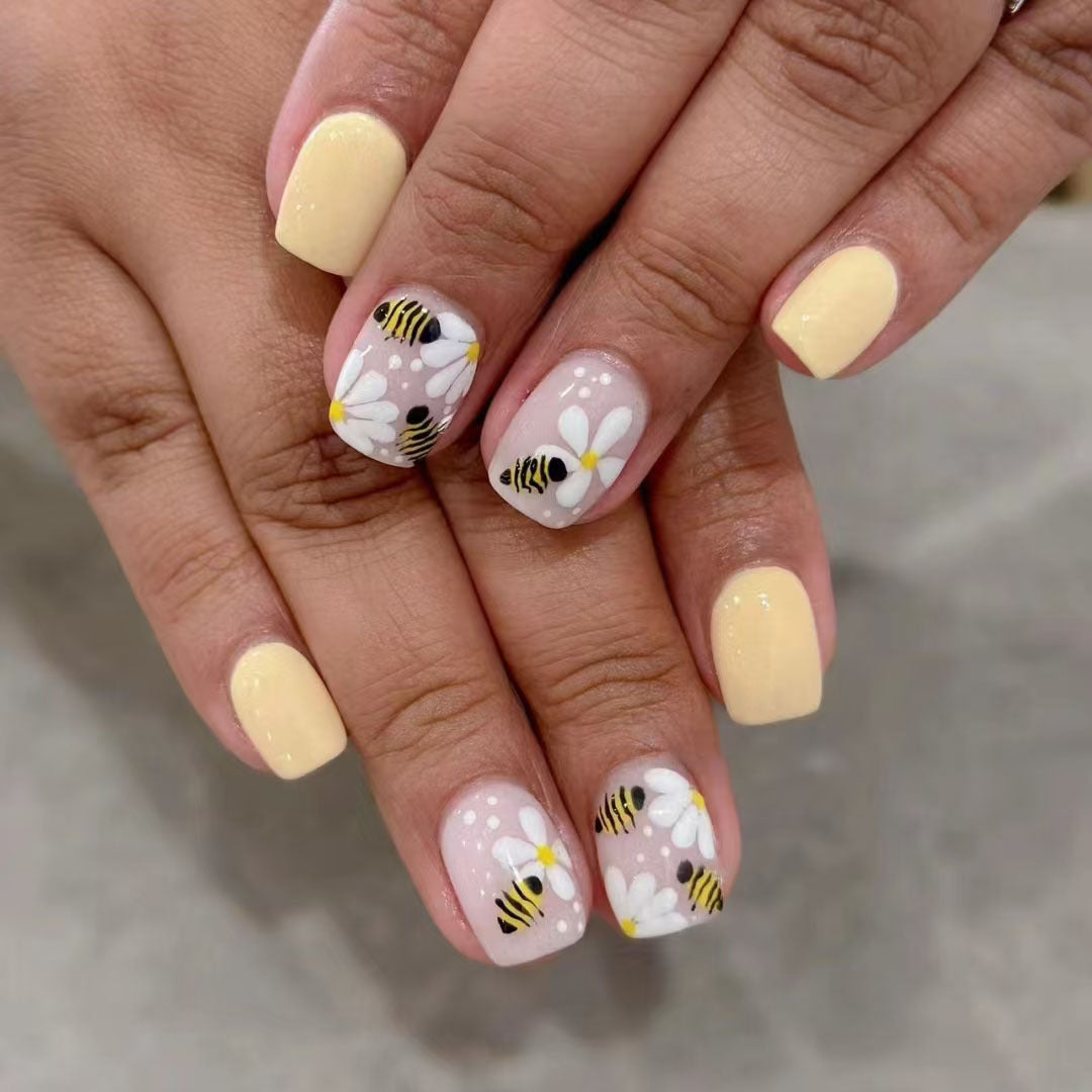 Künstlerisches von Bienen inspiriertes Nail Art Kit