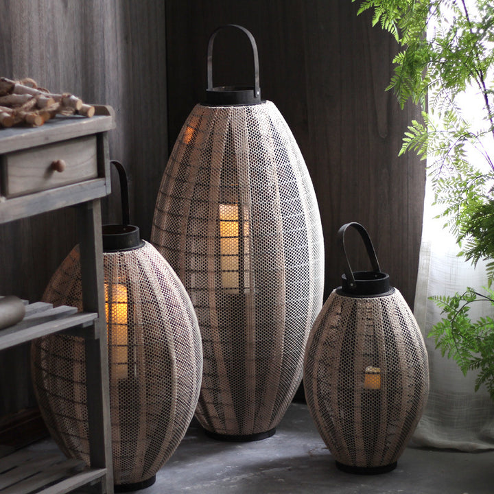 Elegante Laterne mit Metallgitter Karnz