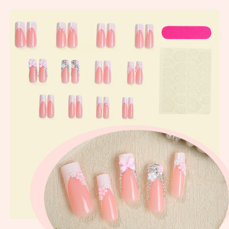 Dekorativer Press-On Nagelset mit eleganten floralen und Juwelenelementen Karnz