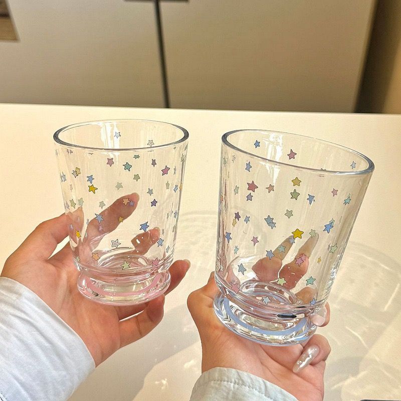 Trinkglas mit Bunten Sternen-Dekor Karnz