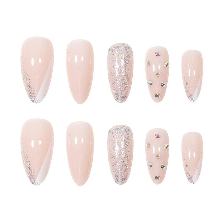Glamouröse Glitzer Stiletto Nagelkunst Karnz
