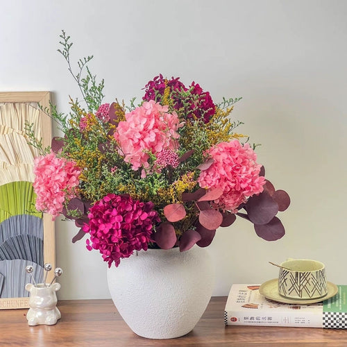 Luxuriöse getrocknete Blumenarrangement