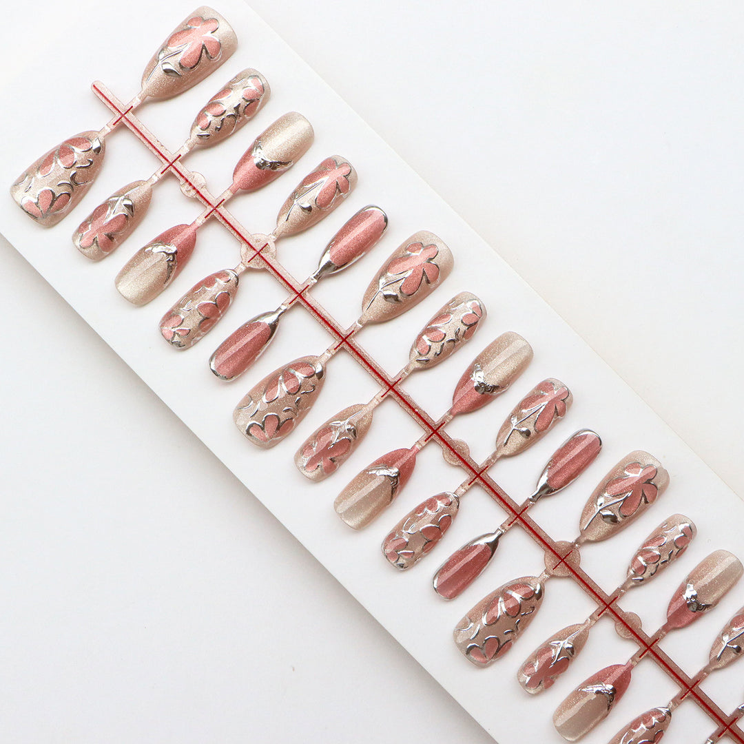 Dekorative Nagelkunst