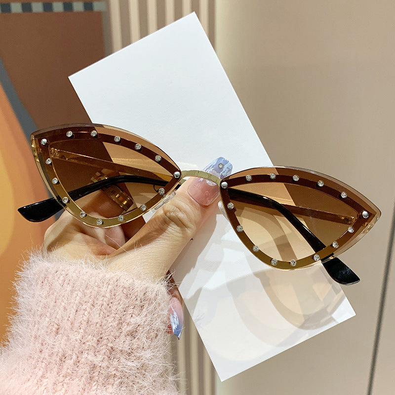 Damen Cat-Eye Sonnenbrille mit funkelnden Kristallakzenten Karnz